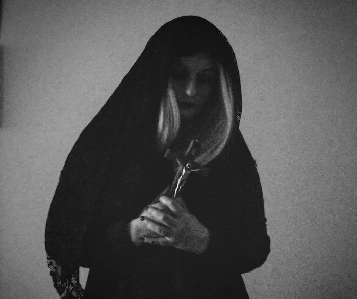 Ảnh avatar nghệ thuật tối màu trầm lắng