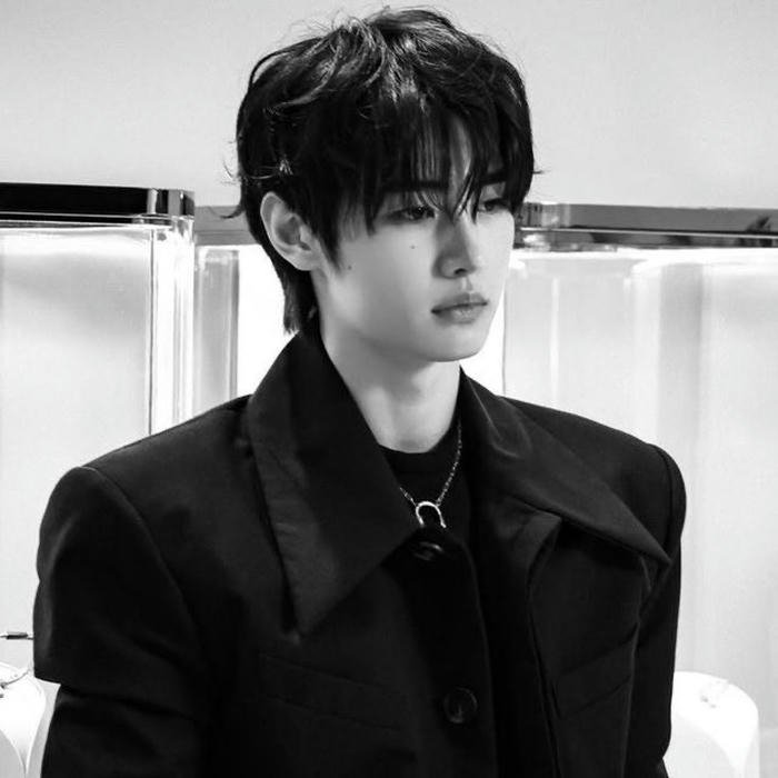 Ảnh avatar trắng đen tối giản đẹp nhất