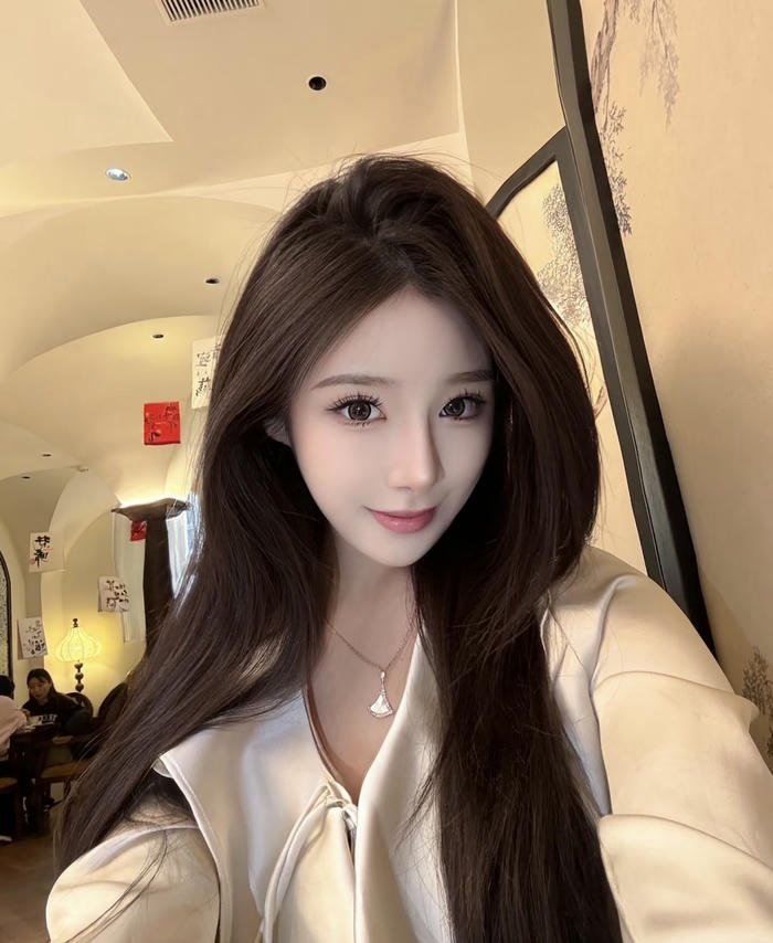 Ảnh đại diện girl xinh nhẹ nhàng gương mặt hài