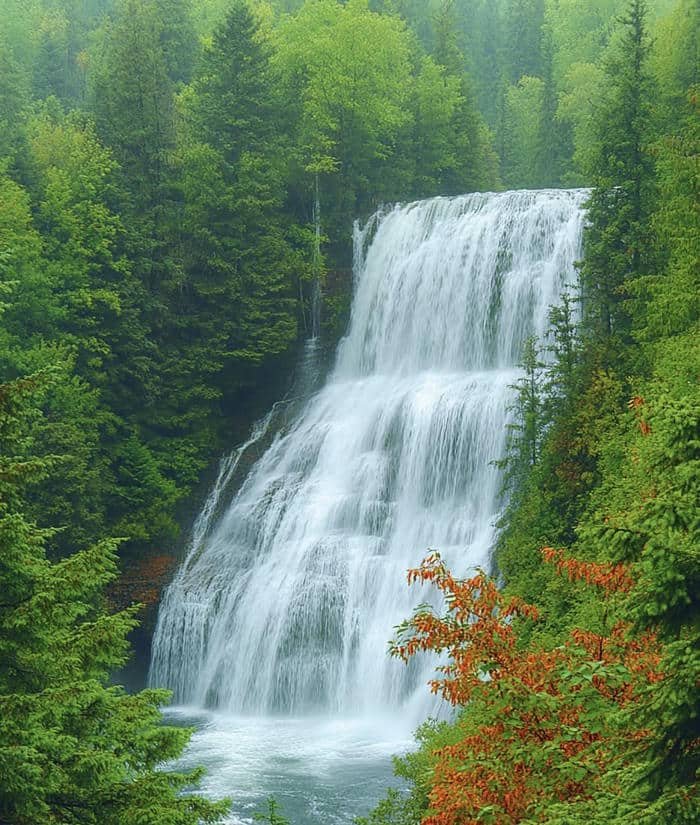 Ảnh thác nước phong thuỷ tràn năng lượng