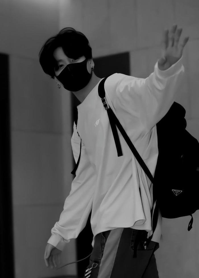 Avatar black mode đen trắng cực đẹp