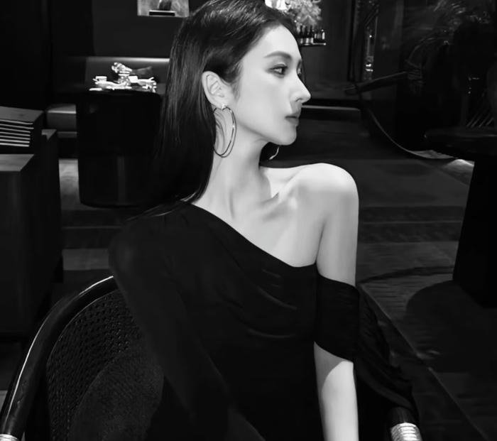 Avatar nghệ thuật tối màu cá tính