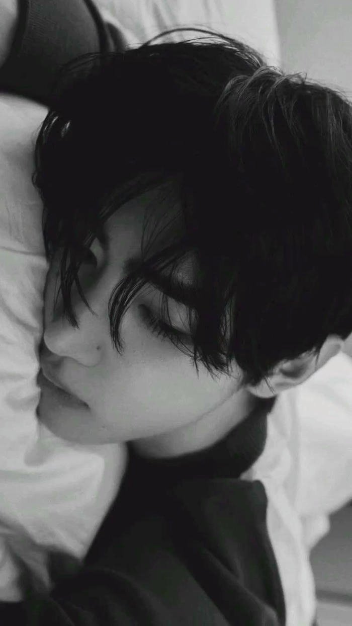 Avatar trắng đen tối giản đẹp