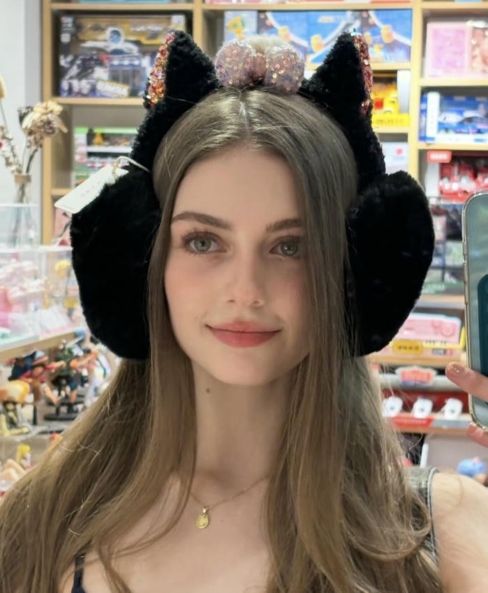 Hình ảnh avatar girl xinh nhẹ nhàng thần thái hiền