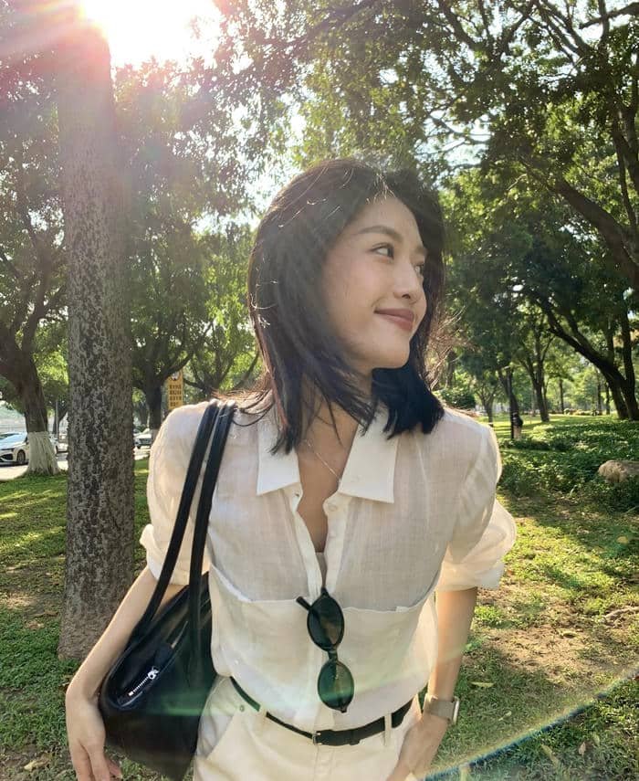 Hình ảnh avatar tối giản một màu sạch