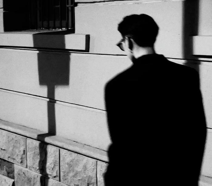 Hình avatar nghệ thuật tối màu nhẹ nhàng