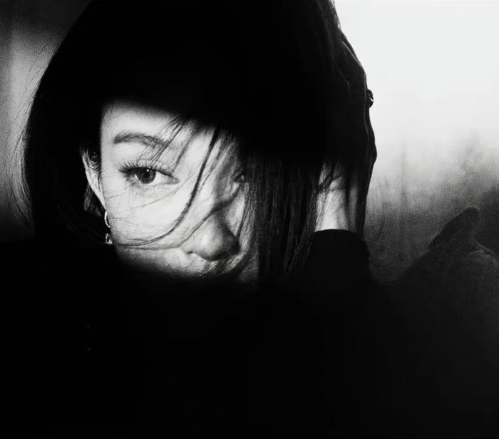 Hình avatar nghệ thuật tối màu trầm