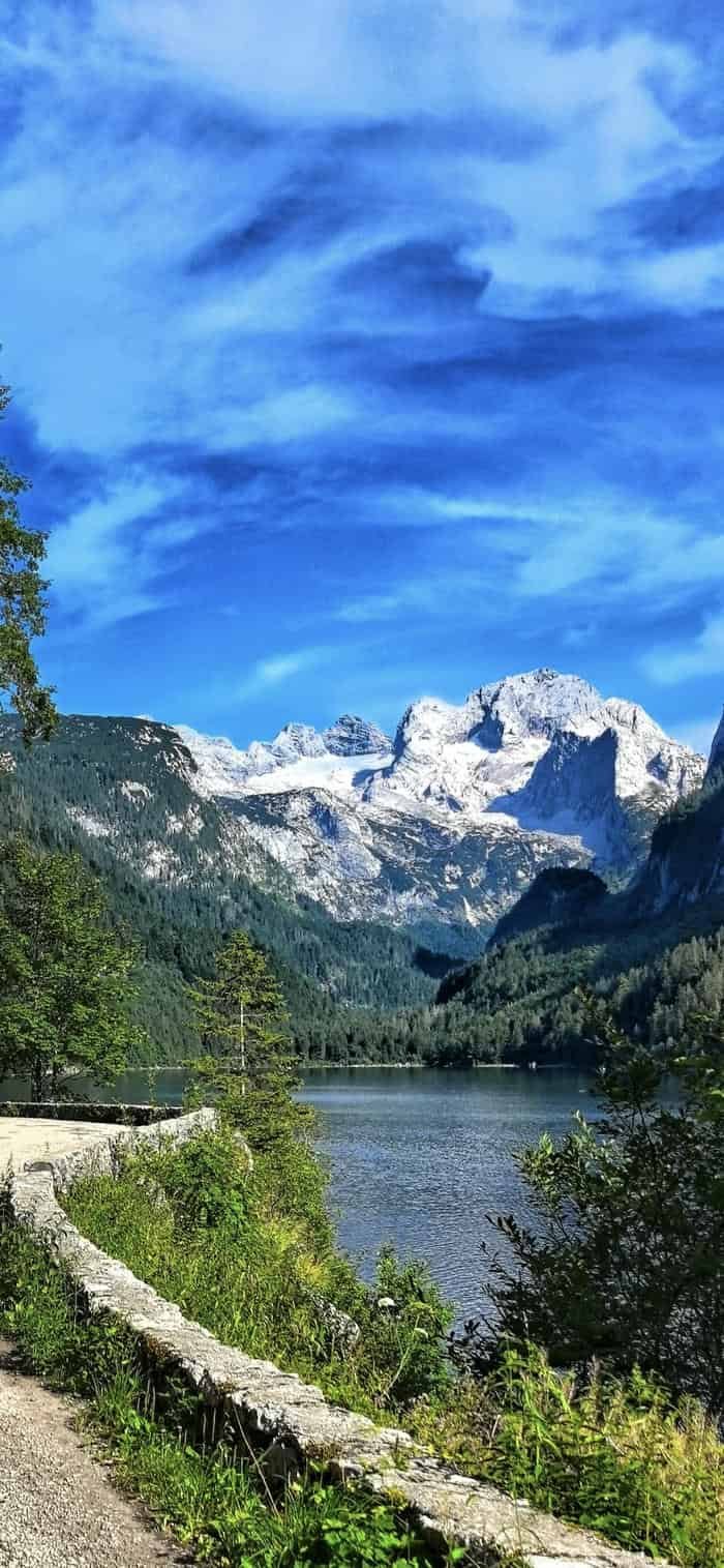 Hình nền mặt hồ yên bình làm hình nền