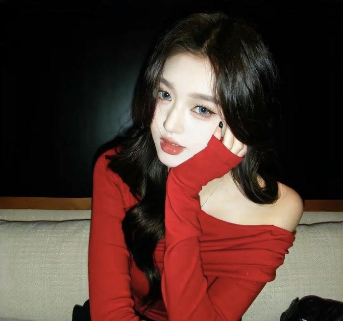 ảnh avatar đỏ đơn giản tinh tế