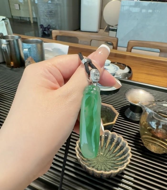 ảnh đá lục bảo may mắn