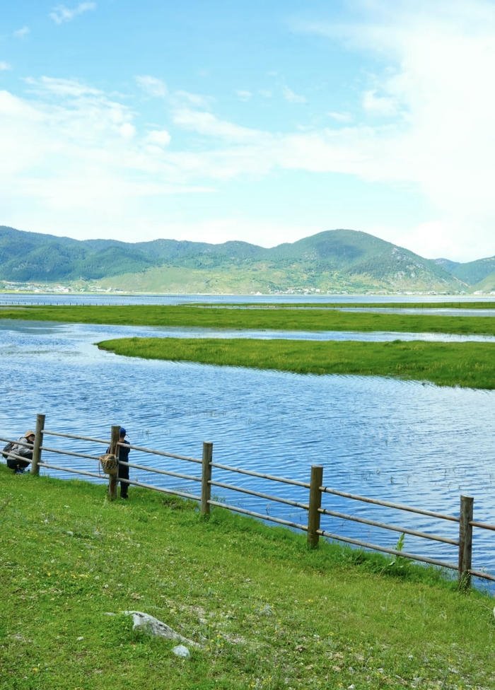 ảnh hồ nước tạo điểm tĩnh