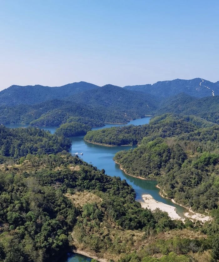 ảnh mặt hồ tĩnh lặng phong thủy