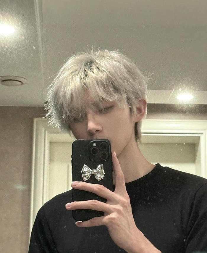 avatar nam tóc trắng