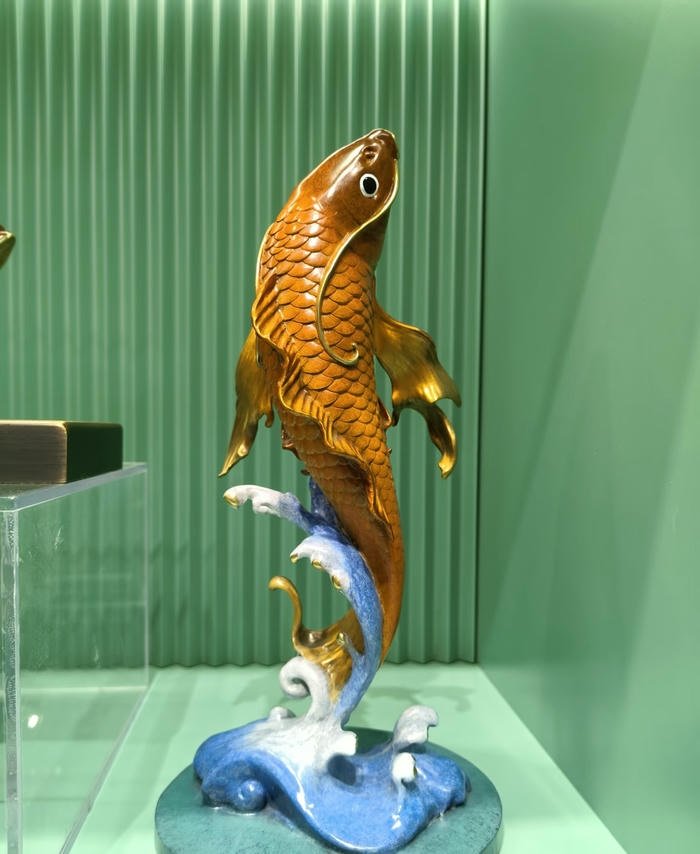 ảnh phong thuỷ cá rồng phong thuỷ vượng khí