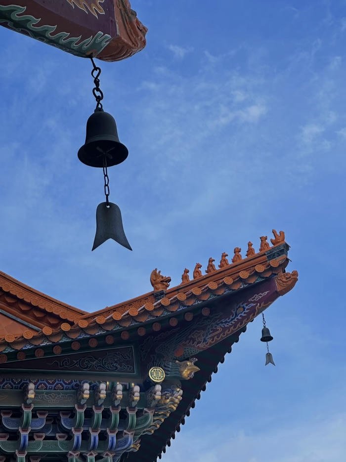 ảnh phong thuỷ chuông đồng cổ đơn giản