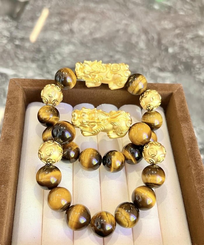 ảnh phong thuỷ đá mắt hổ hút lộc