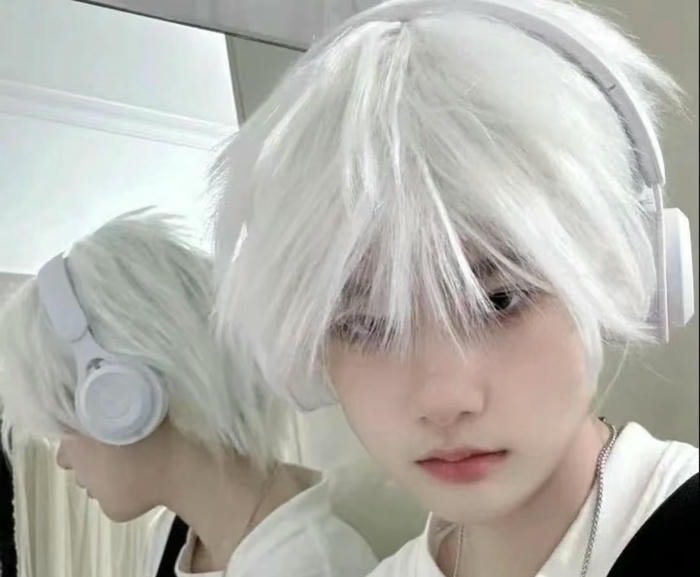 ánh sáng nổi bật avatar nam tóc trắng