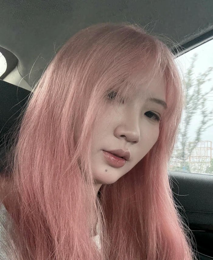 avatar cô gái tóc hồng cute vibe