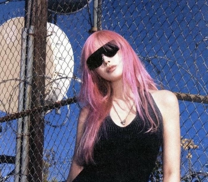 avatar cô gái tóc hồng phong cách