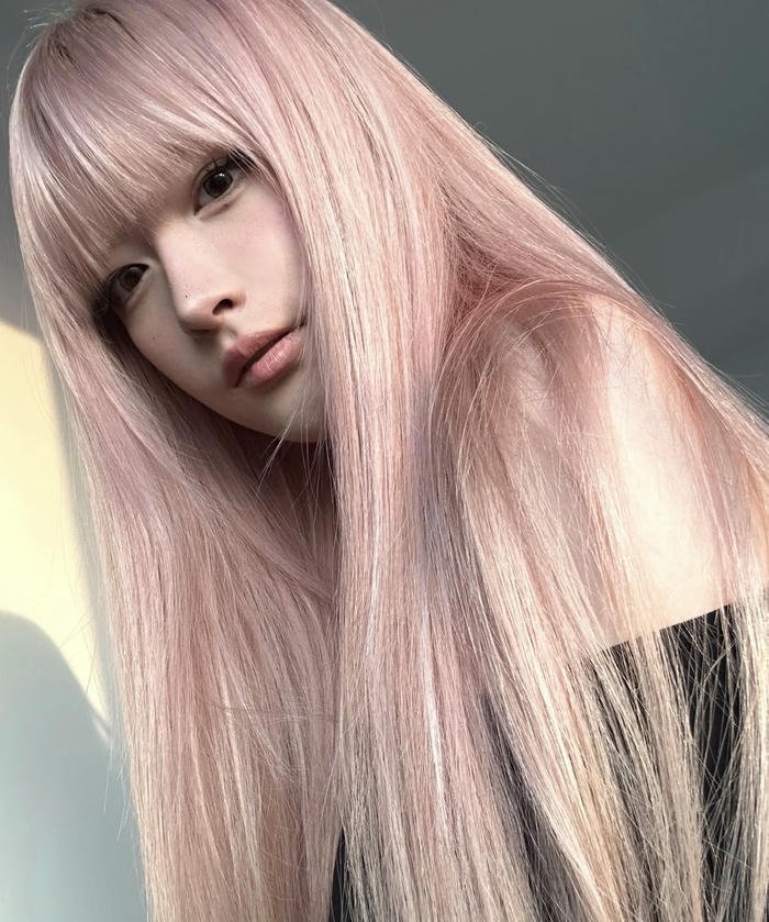 avatar cô gái tóc hồng tông pastel