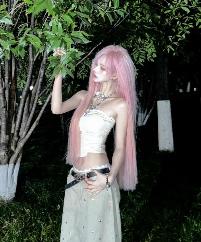 avatar cô gái tóc hồng tươi sáng