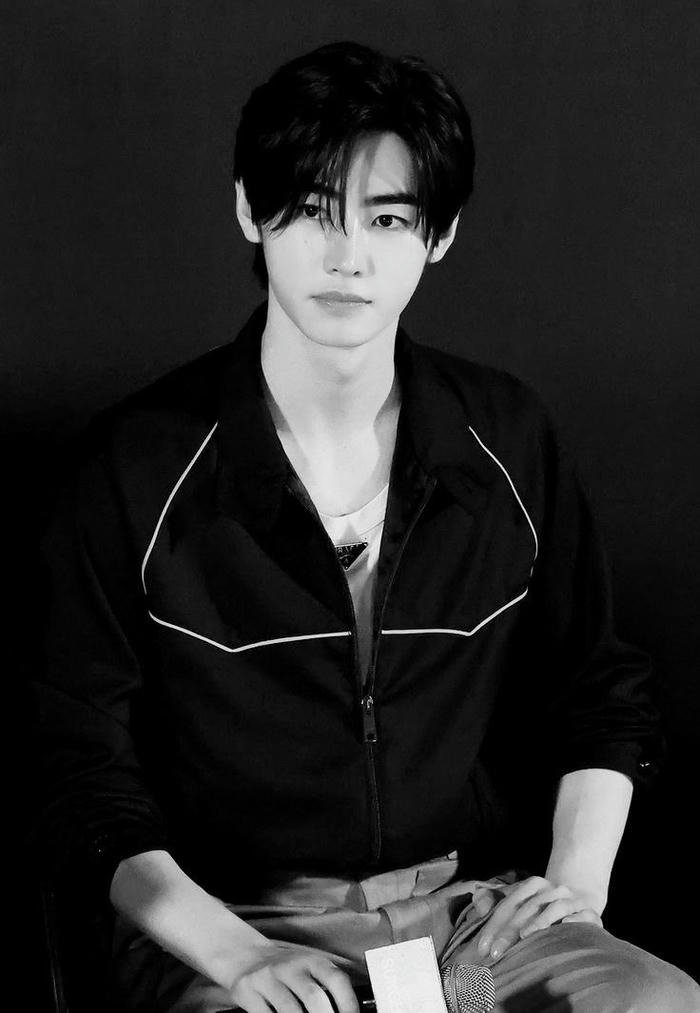 avatar trắng đen tối giản đẹp nhất