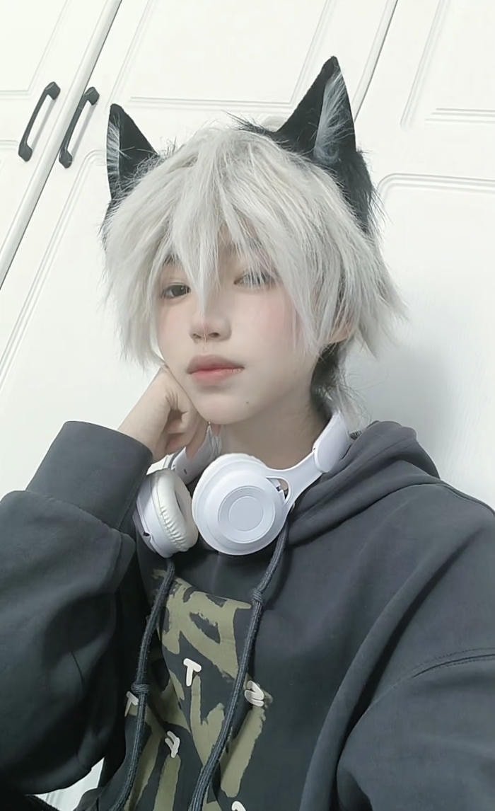 biểu cảm lạnh avatar nam tóc trắng