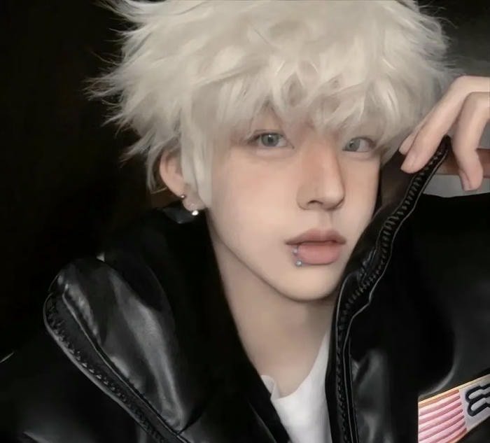 cảm giác cuốn hút avatar nam tóc trắng