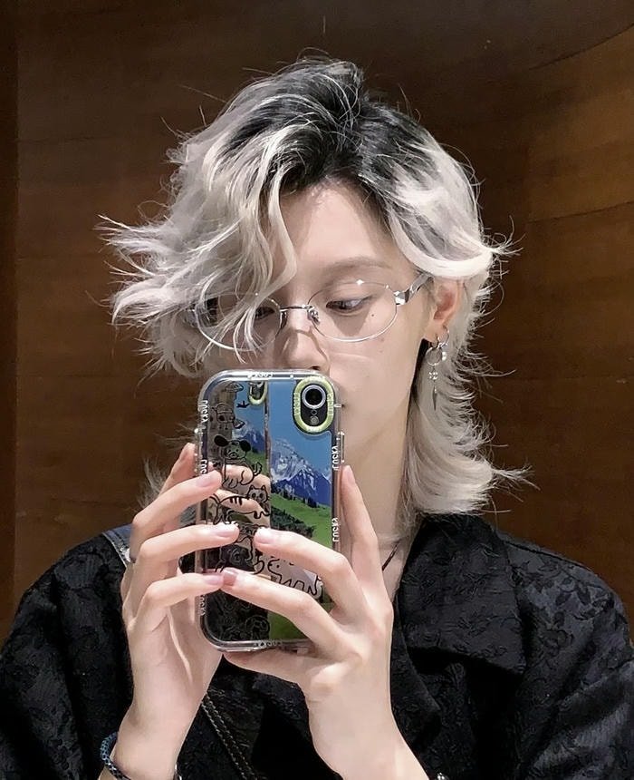 cảm giác lạnh giá avatar nam tóc trắng