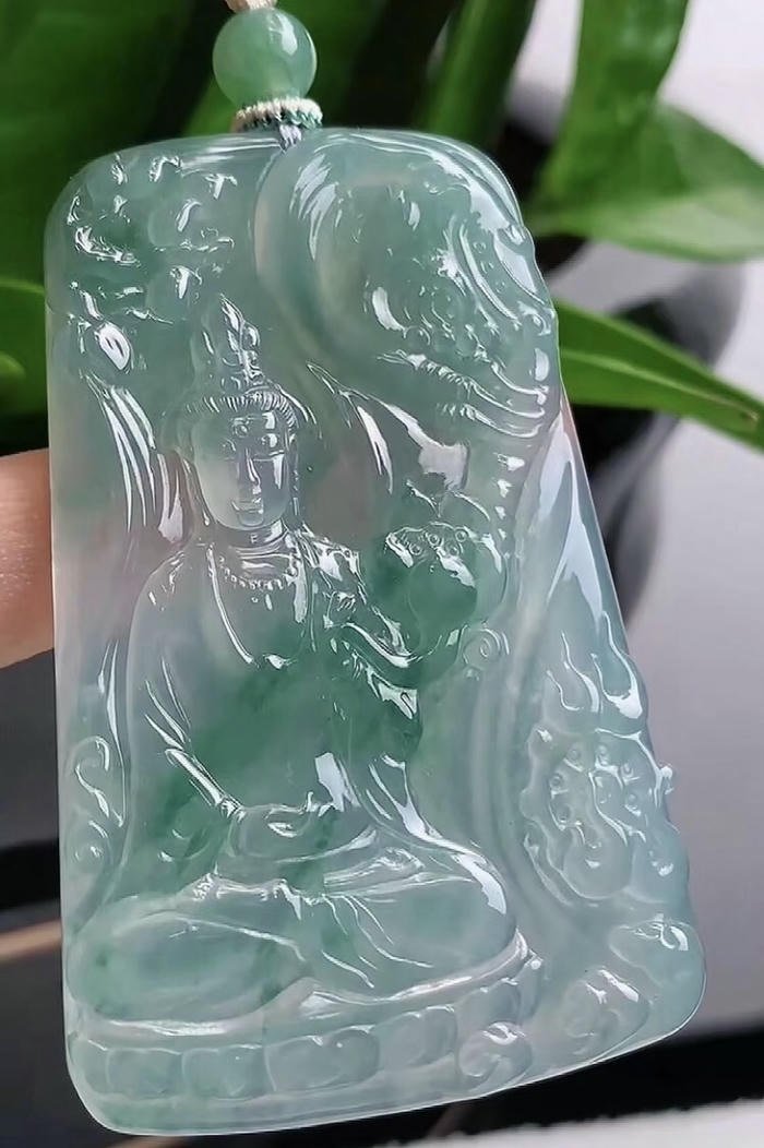 đá lục bảo mang may mắn