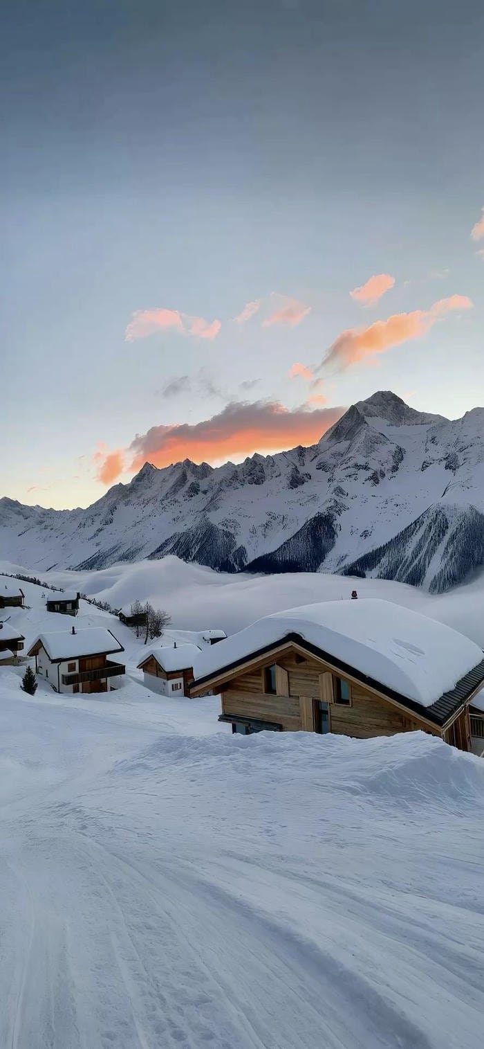 hình ảnh nền nhà ở trên đồi tuyết trắng