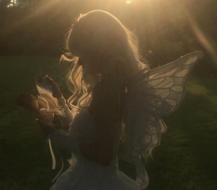 hình avatar thiên thần ánh sáng huyền ảo