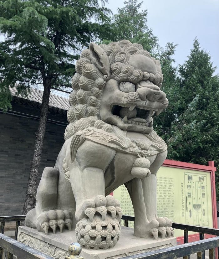 hình sư tử đá mang tài lộc