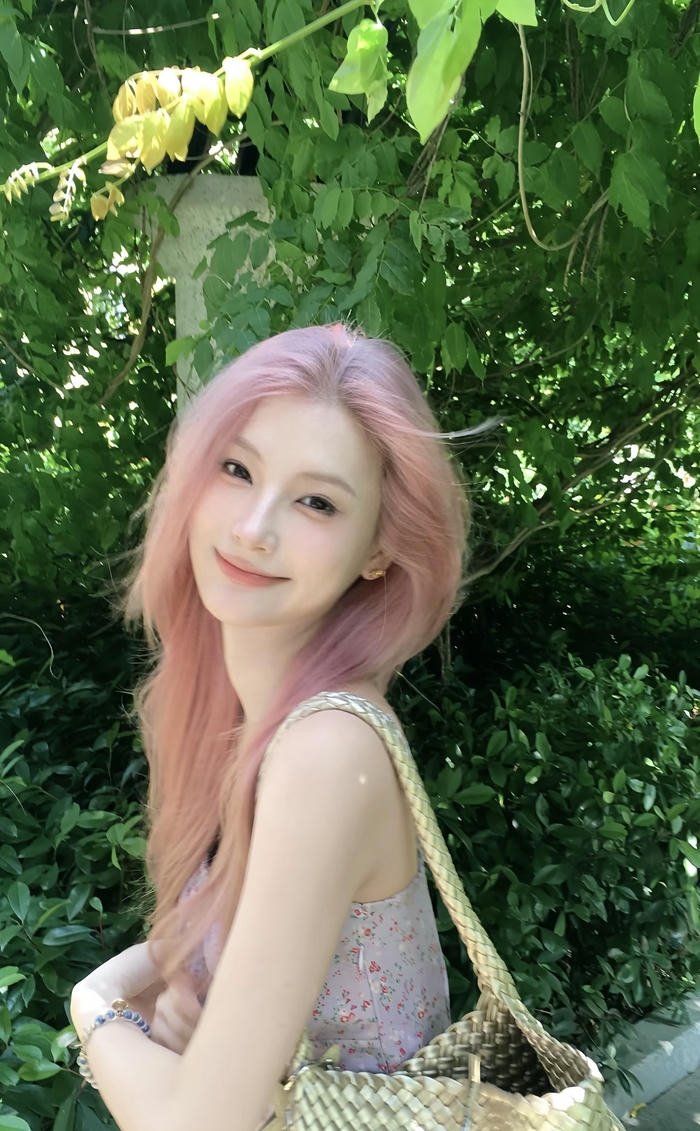 hình tóc hồng nữ tính