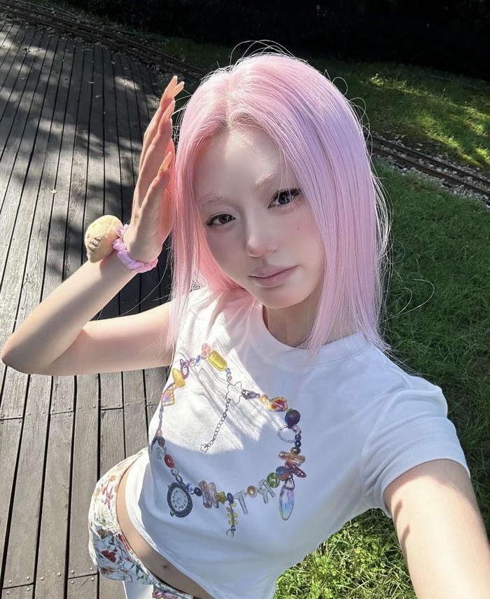 hình tóc hồng rực rỡ