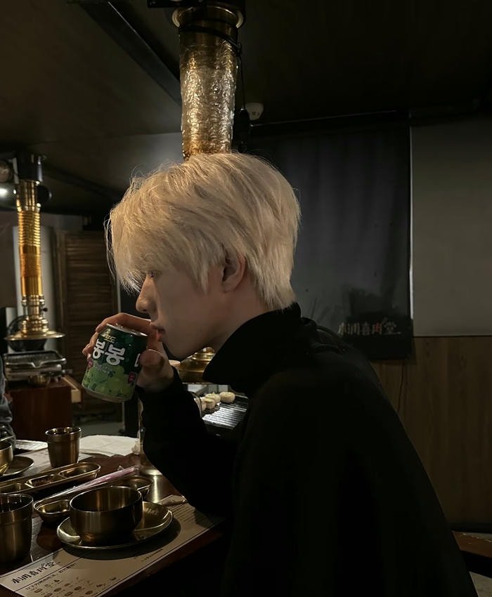 hình tượng bí ẩn avatar nam tóc trắng