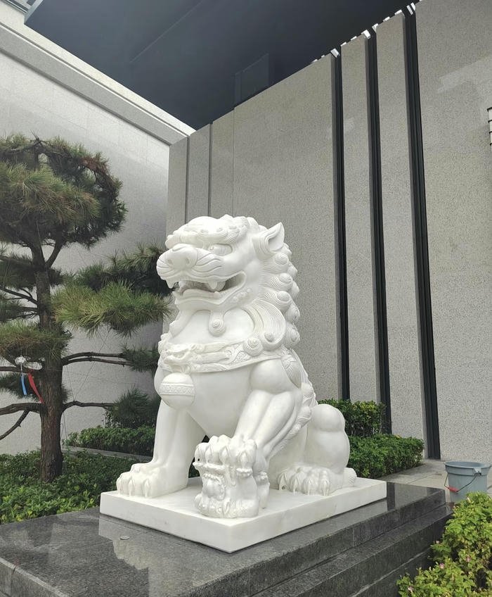 hình tượng sư tử đá thiêng