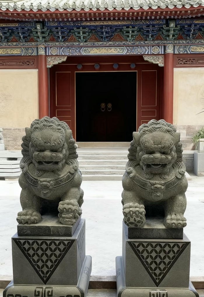 hình tượng sư tử đứng uy thế