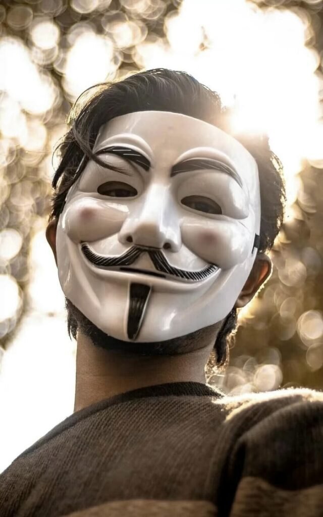 khuôn mặt che kín hacker