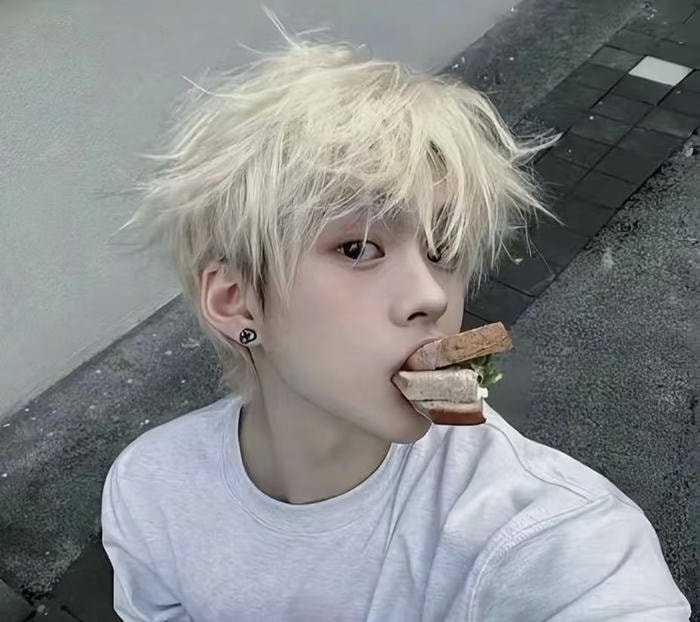 kiểu tóc bạch kim avatar nam tóc trắng