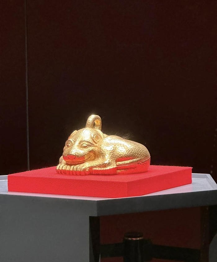 linh vật vàng tăng vượng khí