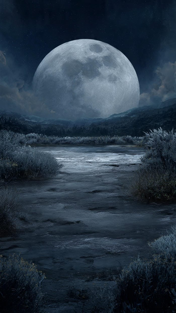 mặt trăng mờ ảo