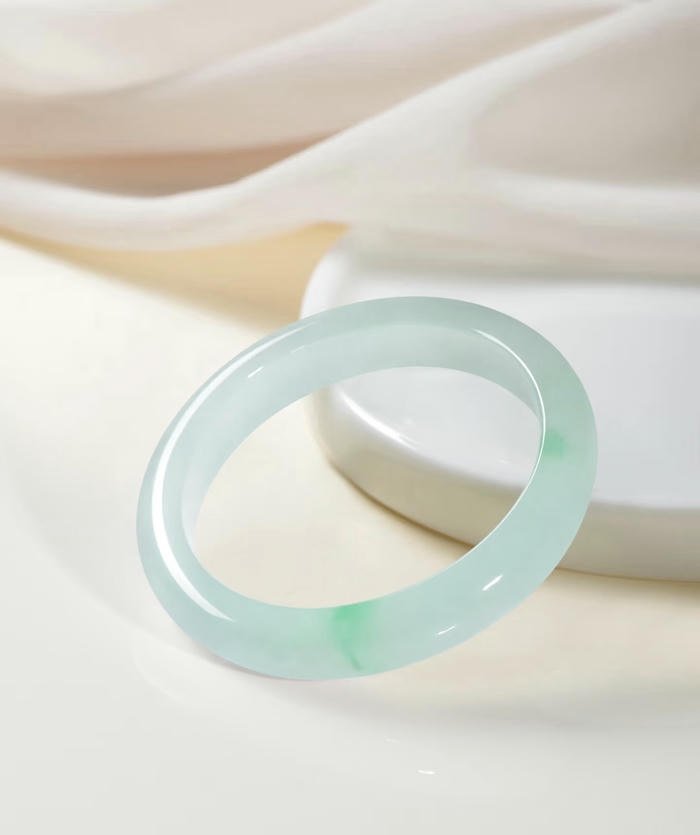 mẫu đá lục bảo hộ mệnh