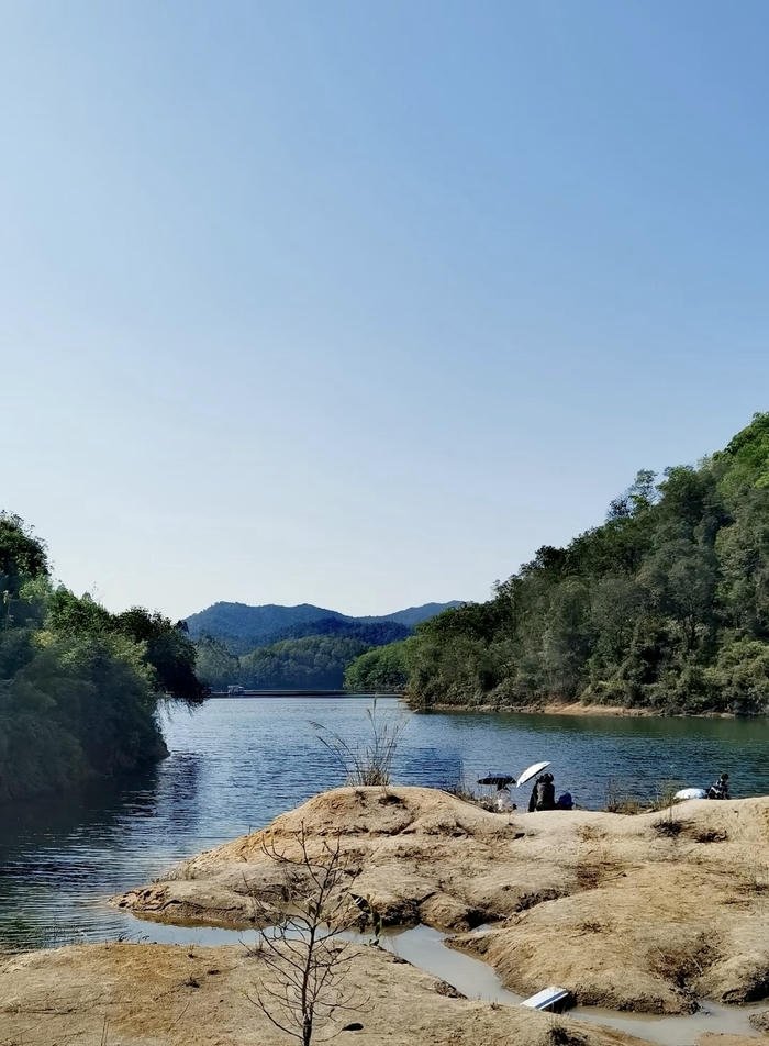 mẫu hồ nước phong thủy thư thái