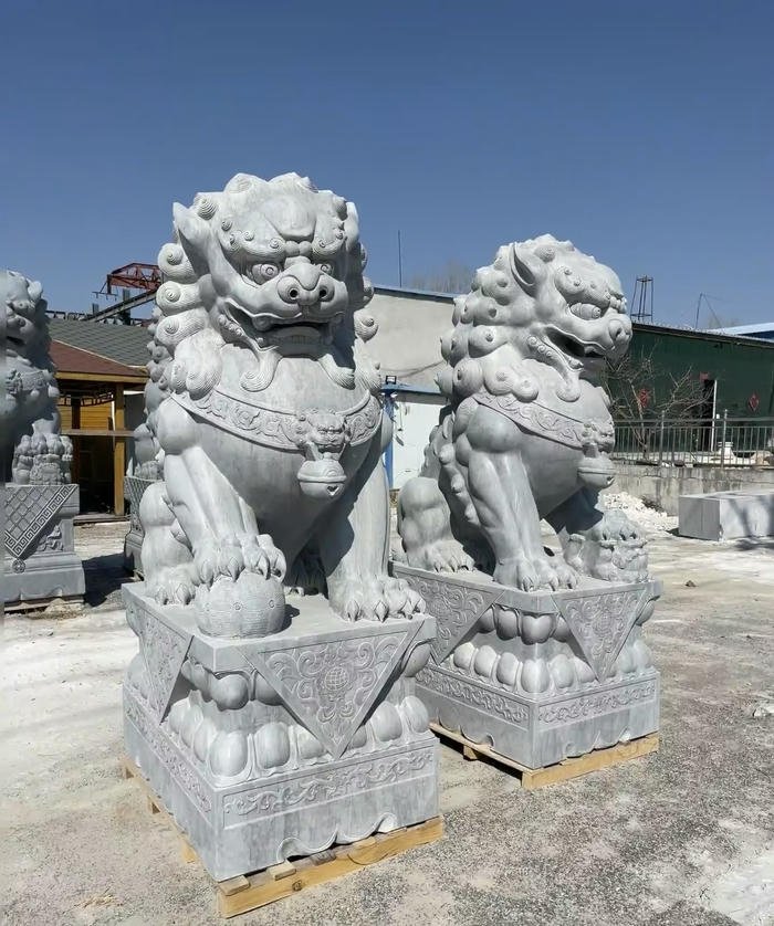 mẫu sư tử đá đặt trước cửa