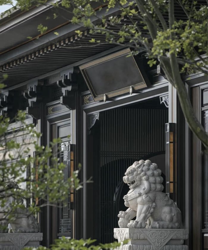 mẫu tượng sư tử canh cổng