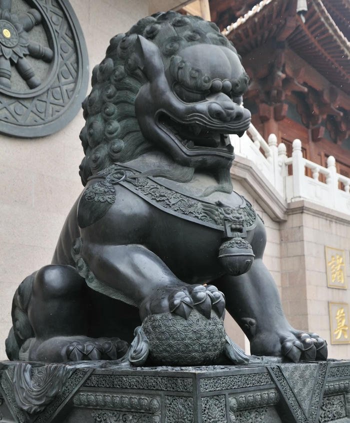 mẫu tượng sư tử thu hút may mắn