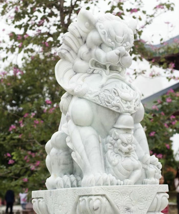 mẫu tượng sư tử trấn trạch