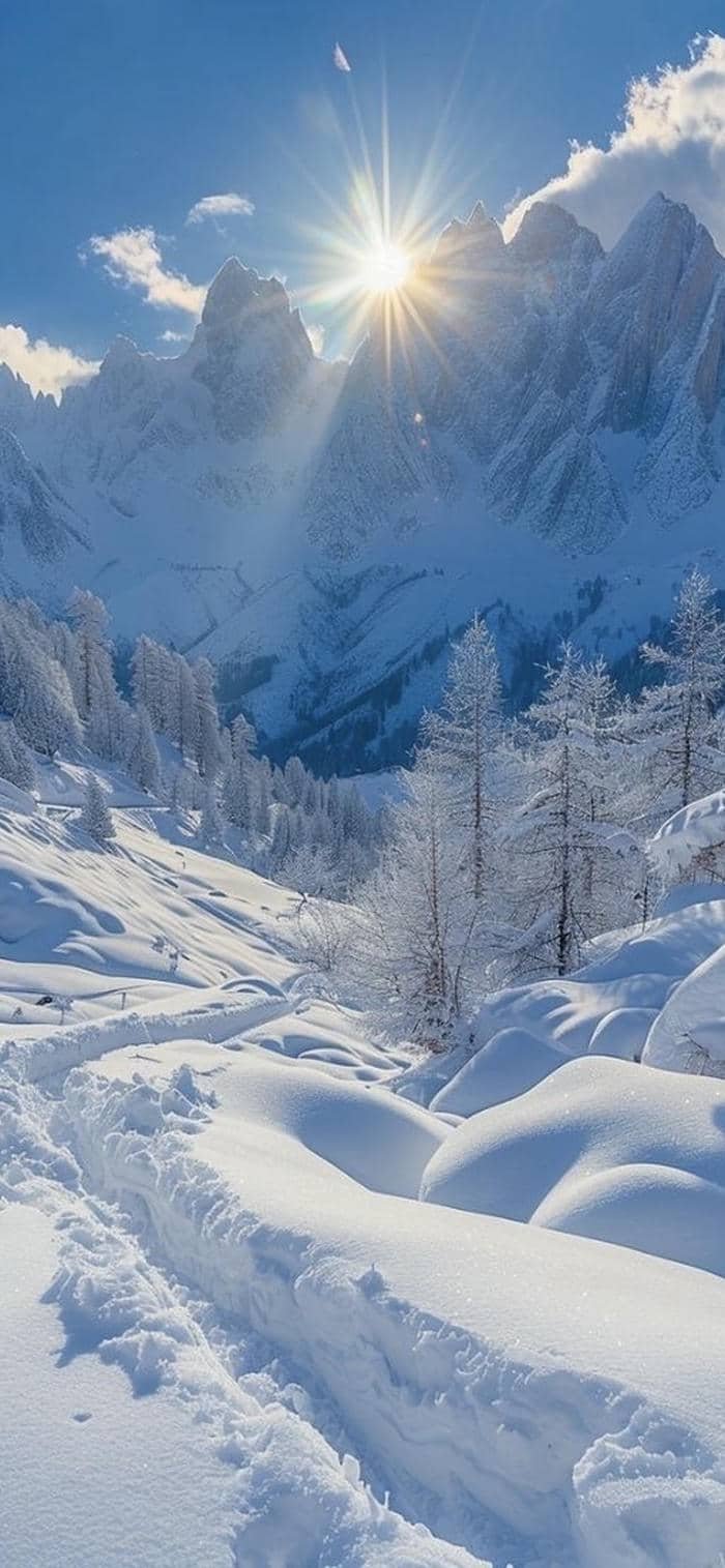 nền đồi tuyết trắng bao phủ núi