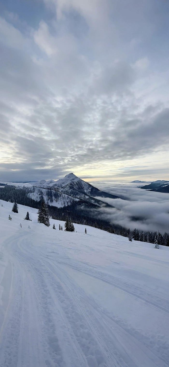 nền đồi tuyết trắng đường viền núi